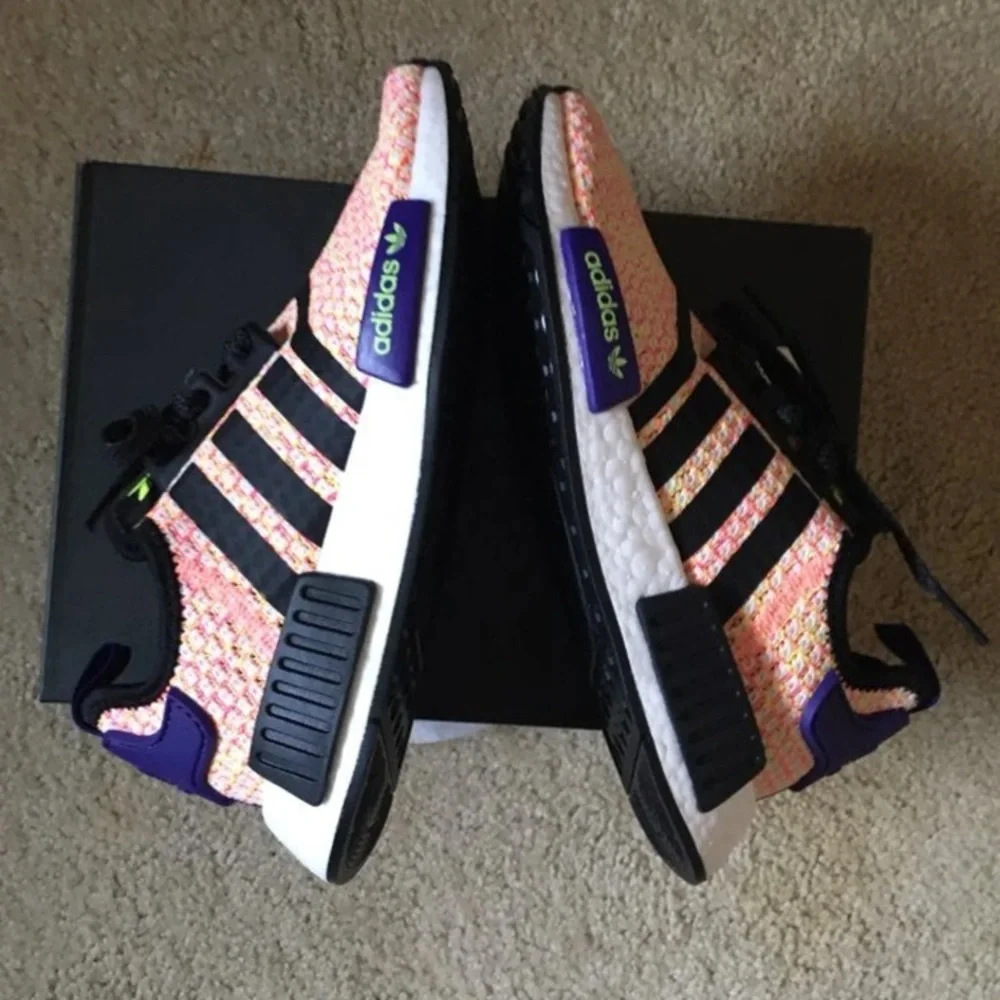 😍Adidas NMD R1 Solar Yellow - Picture 2 of 8